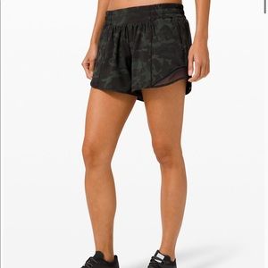 Lululemon Hotty hot short long 4”
